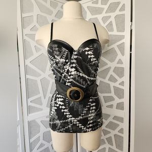 GLO jeans cami tank w/ built in bra. Sz.M (34B) Black & white